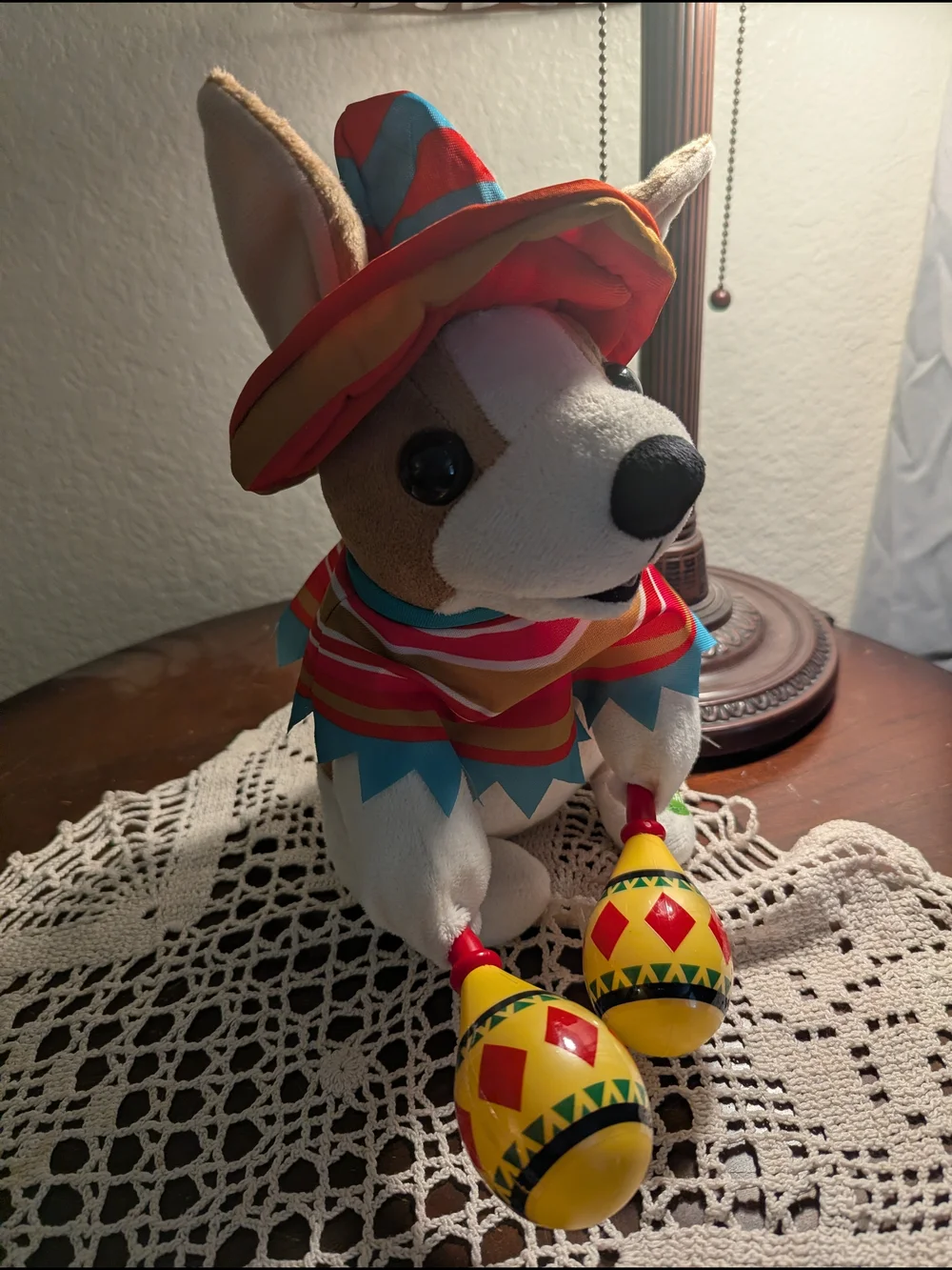 Animated Mariachi Chihuahua Singing Puppy/Sings- Donde Esta Santa Claus.(Works)